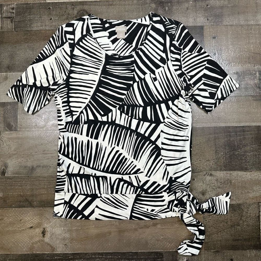 Chicos Women’s Size 0 Palm Print Top Black White Short Sleeve Side Tie Summer